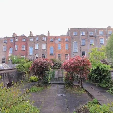 Beautiful City Centre Sleeps 4 * Dublin
