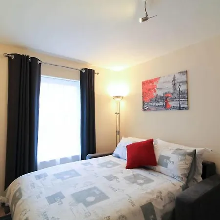 Beautiful City Centre Sleeps 4 Apartment