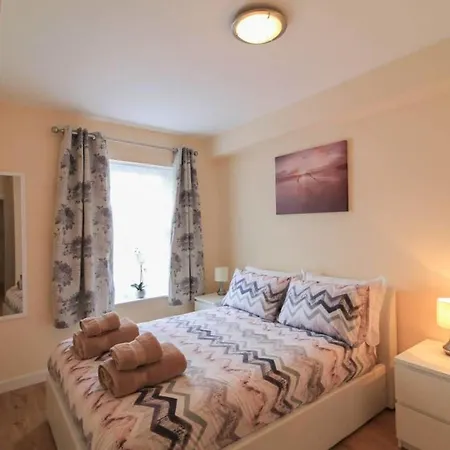 Beautiful City Centre Sleeps 4 *